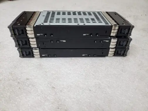 (Lot of 6) NetApp 3.5" Hard Drive Trays / No Screws Included 111-00734+C2 - Image 2