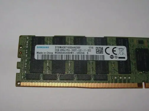 Samsung M386A4G40DM1-CRC5Q 32GB 4DRX4 PC4-2400T SERVER MEMORY MODULE - Image 2