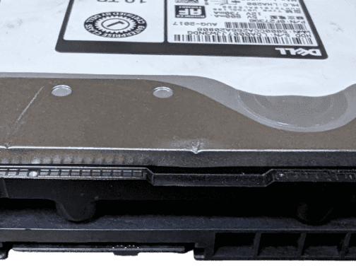 Dell 07FPR 10TB SAS 12Gbps 3.5" heavy scratches on drives (please see pics) - Image 3