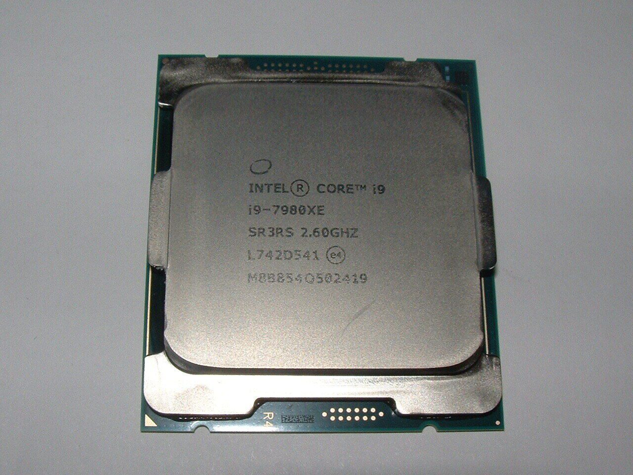 Intel Core i9-7980XE CPU Extreme Edition Processor 24.75M Cache up to 4.20  GHz